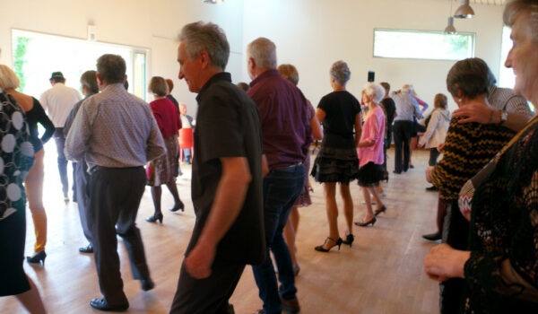 Danses de société à la Guinguette